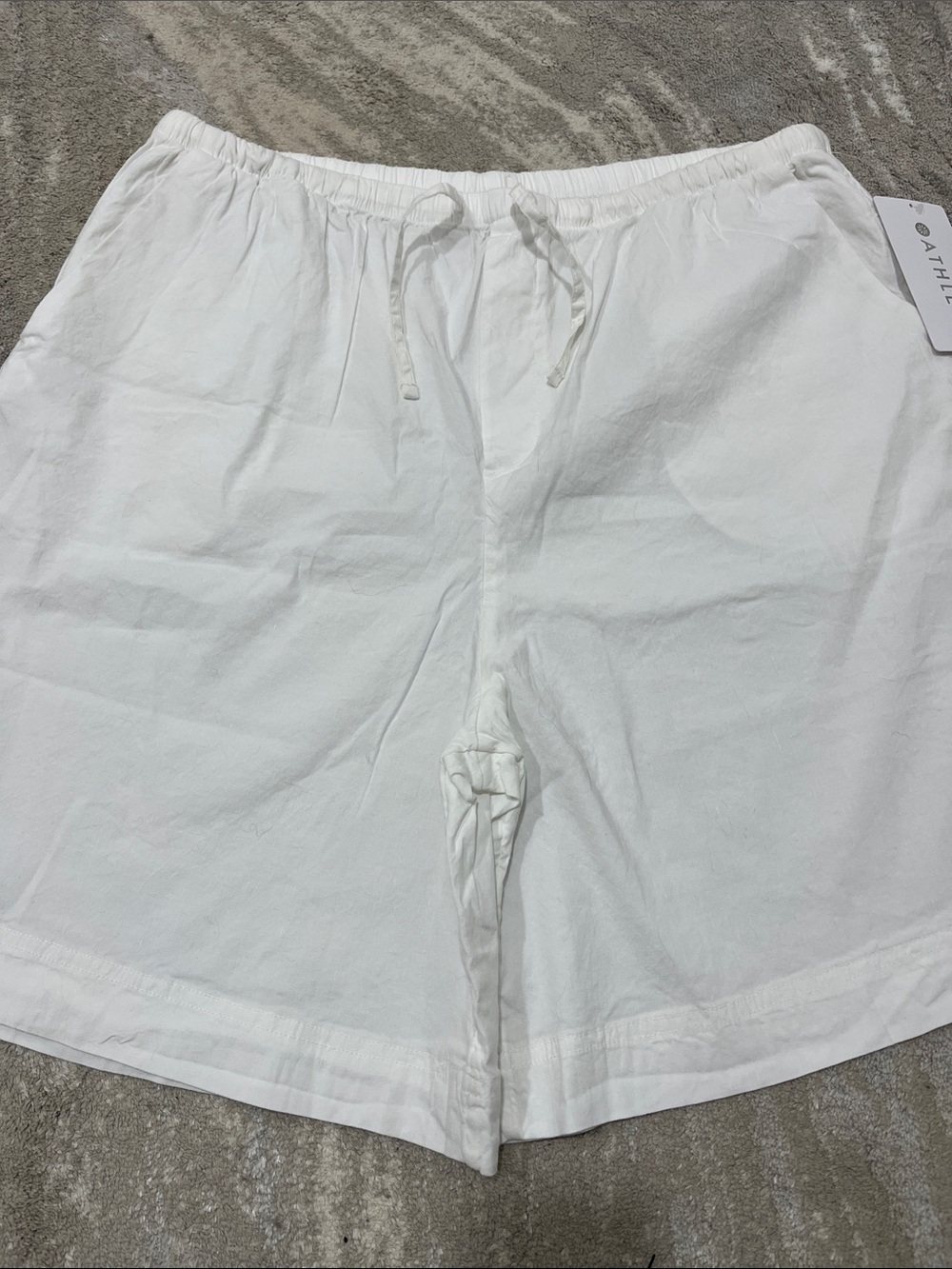 Athleta Paradise Bermuda Shorts in crisp white. Sz L. 7 inch inseam. - Picture 2 of 12